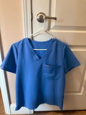 Figs Ceil Blue Small Catarina Scrub Top